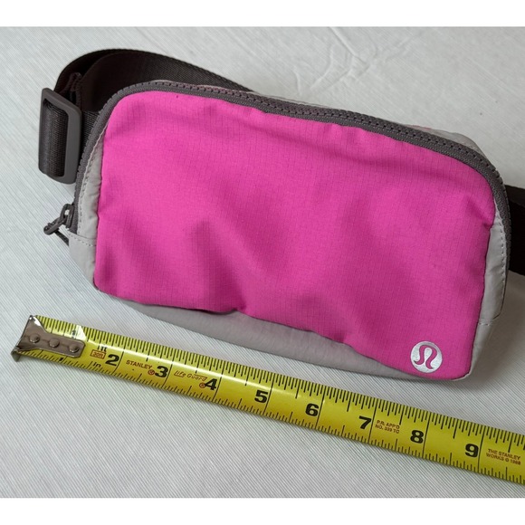 Lululemon Everywhere Belt Bag 1L Pow Pink Light / Lunar Rock / Chrome - Picture 10 of 10